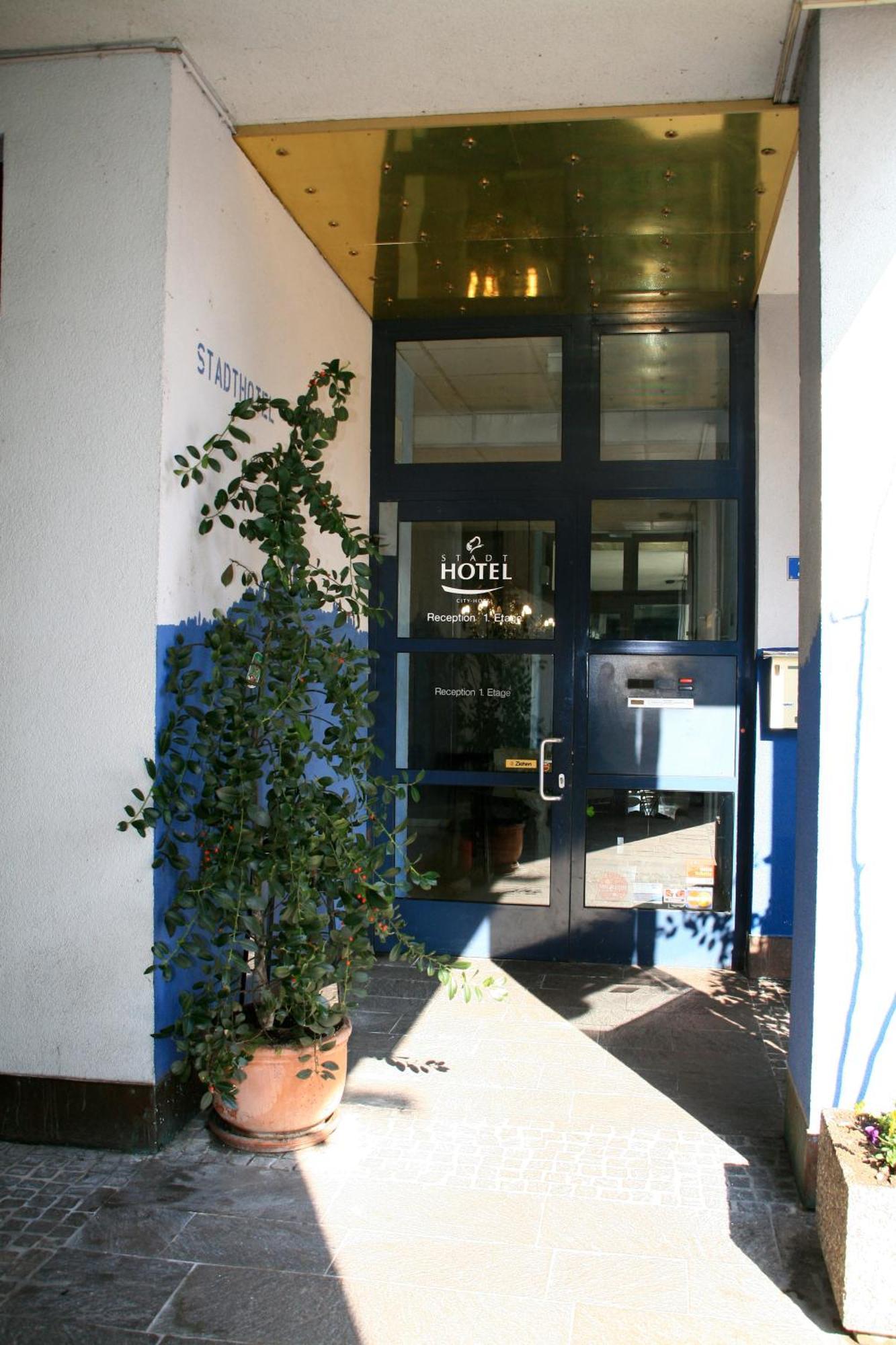 Stadt-Hotel Loerrach Gbr Bagian luar foto